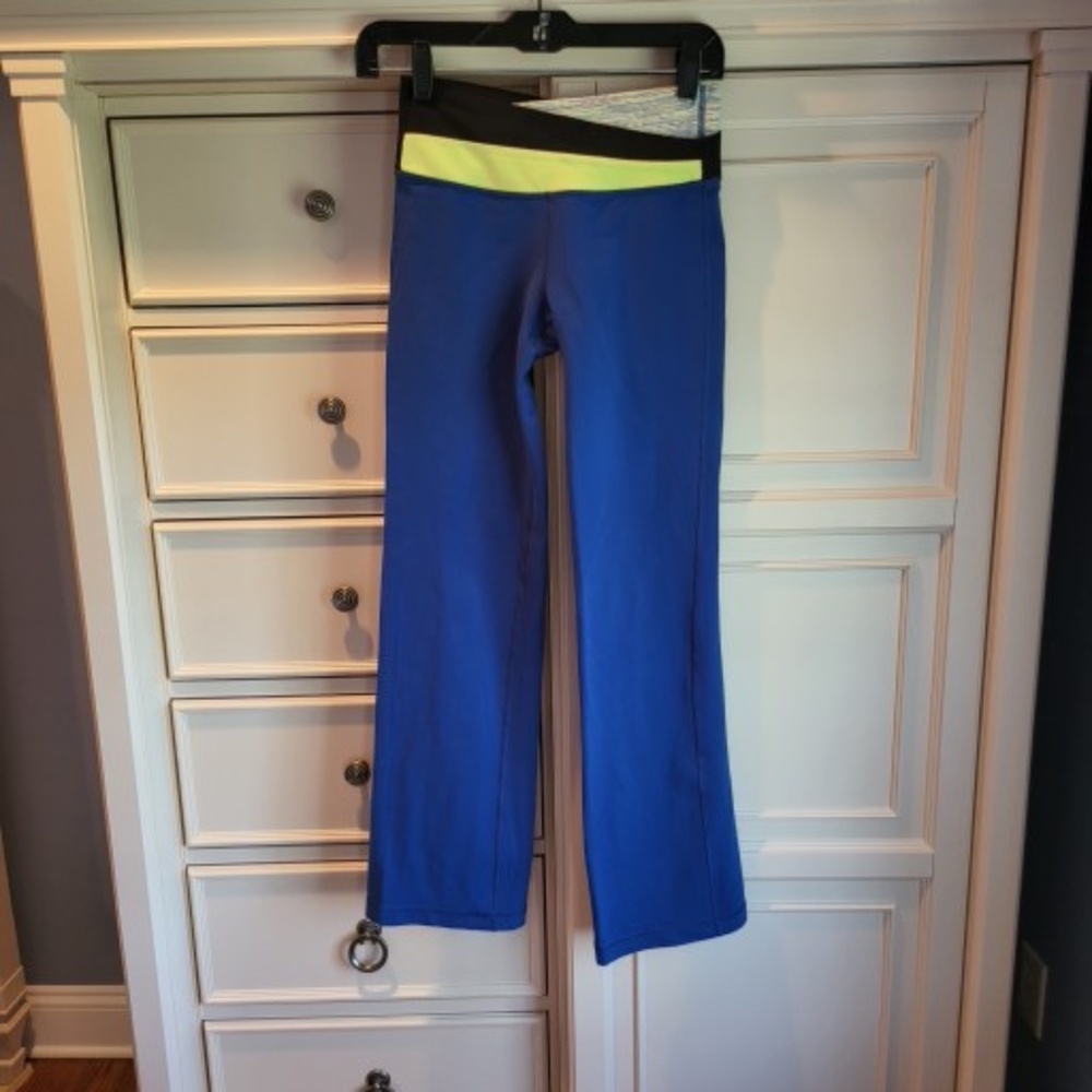 Lululemon Size 4 Astro Yoga Flare Pants